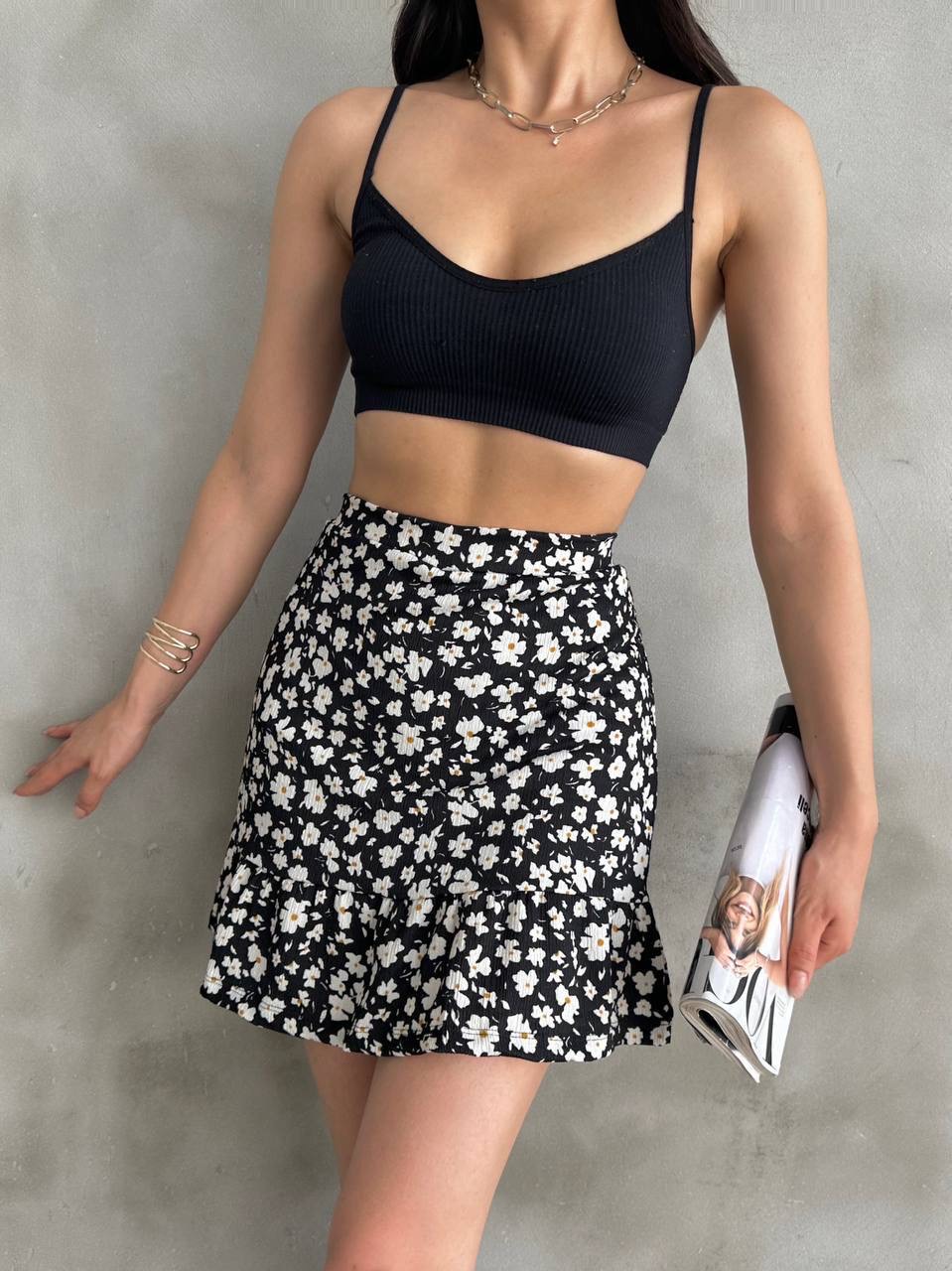 Kadın Siyah Çiçek Desenli Mini Şort Etek - Görsel 2