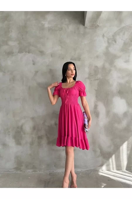 Büzgü ve Fırfırlı Kayık Yaka Mini Elbise – Pembe
