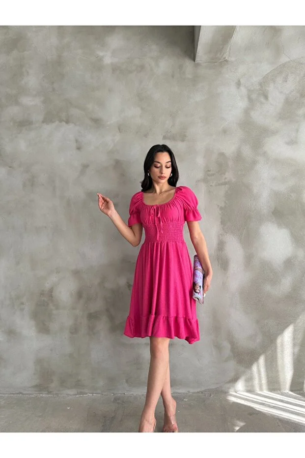 Büzgü ve Fırfırlı Kayık Yaka Mini Elbise – Pembe - Görsel 4