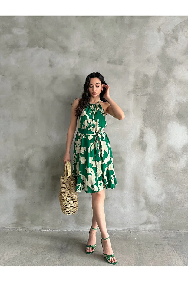 Kadın Yeşil Bej Desenli Halter Yaka Kuşaklı Yazlık Elbise - Görsel 2