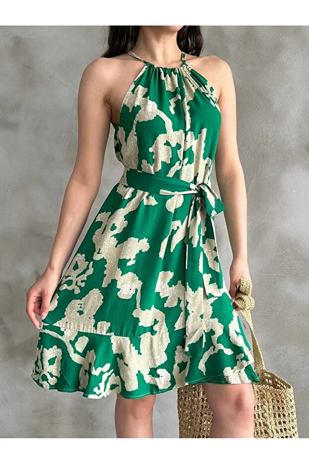 Kadın Yeşil Bej Desenli Halter Yaka Kuşaklı Yazlık Elbise - Görsel 3