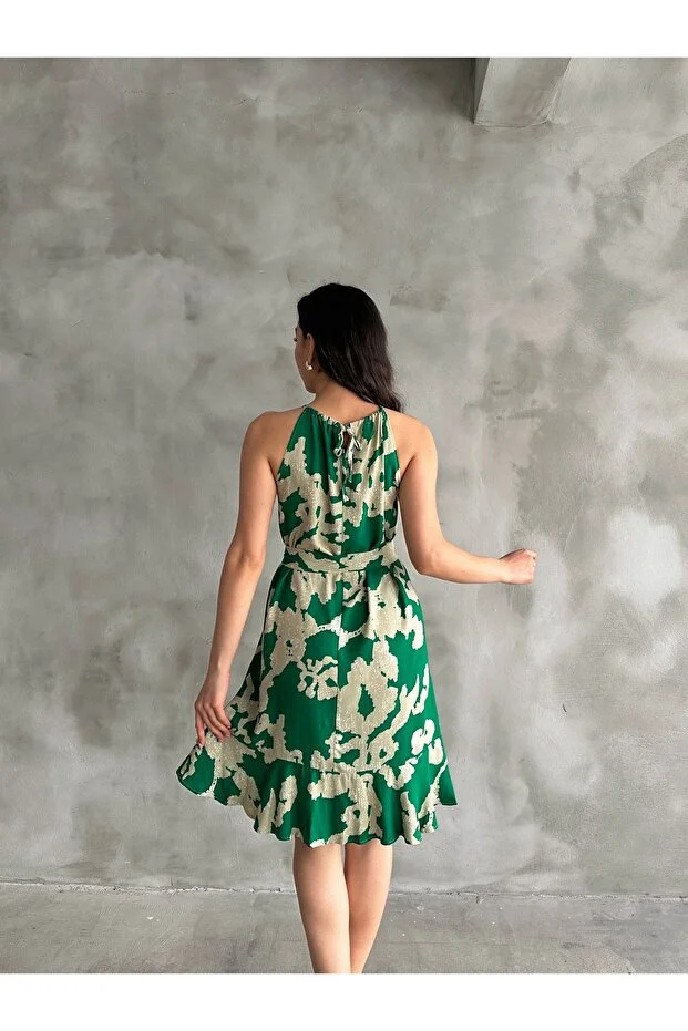 Kadın Yeşil Bej Desenli Halter Yaka Kuşaklı Yazlık Elbise - Görsel 4