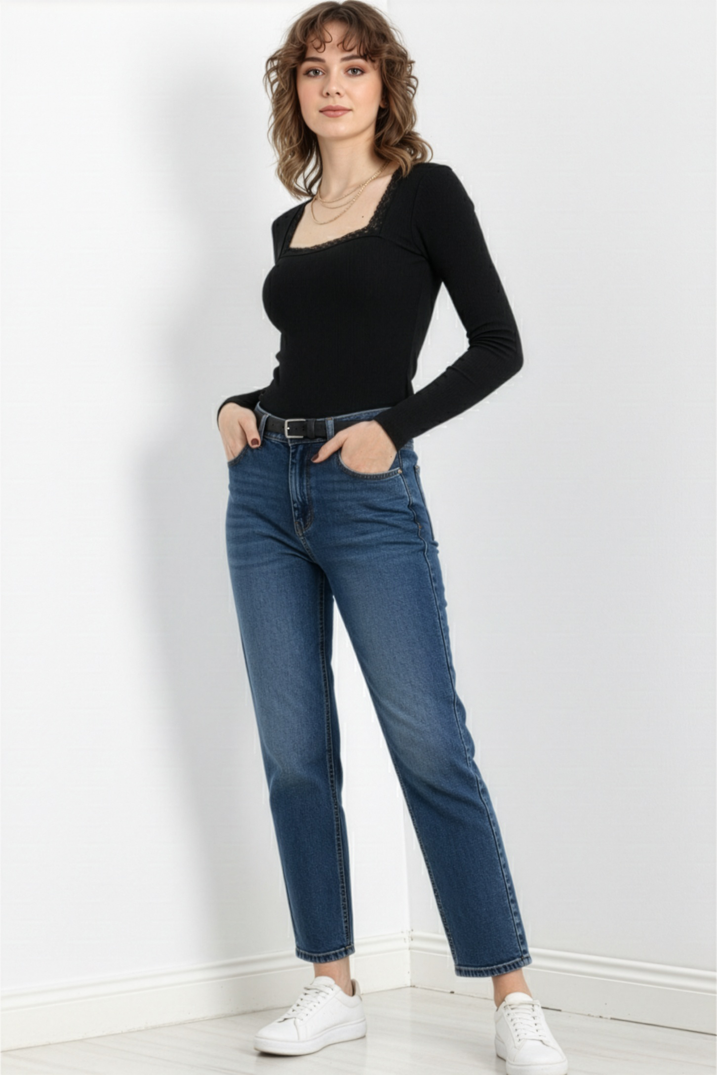 Kare Yaka Dantelli Kaşkorse Bluz - Siyah - Görsel 3