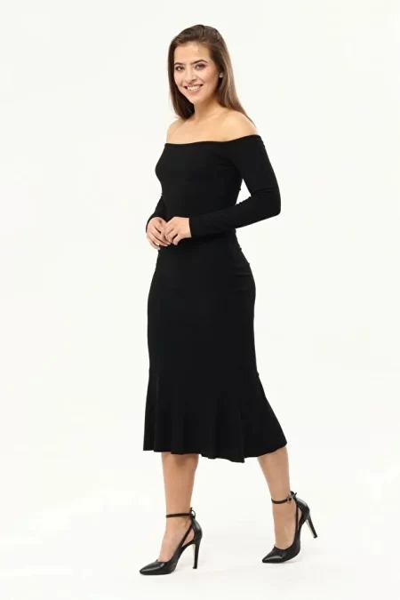 Kadın Siyah Omuzlar Açık Eteği Volanlı Elbise