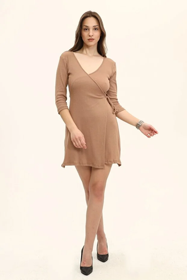 Kadın Açık Kahve Renkli Belden Bağlamalı Örme Kruvaze Elbise - Görsel 6