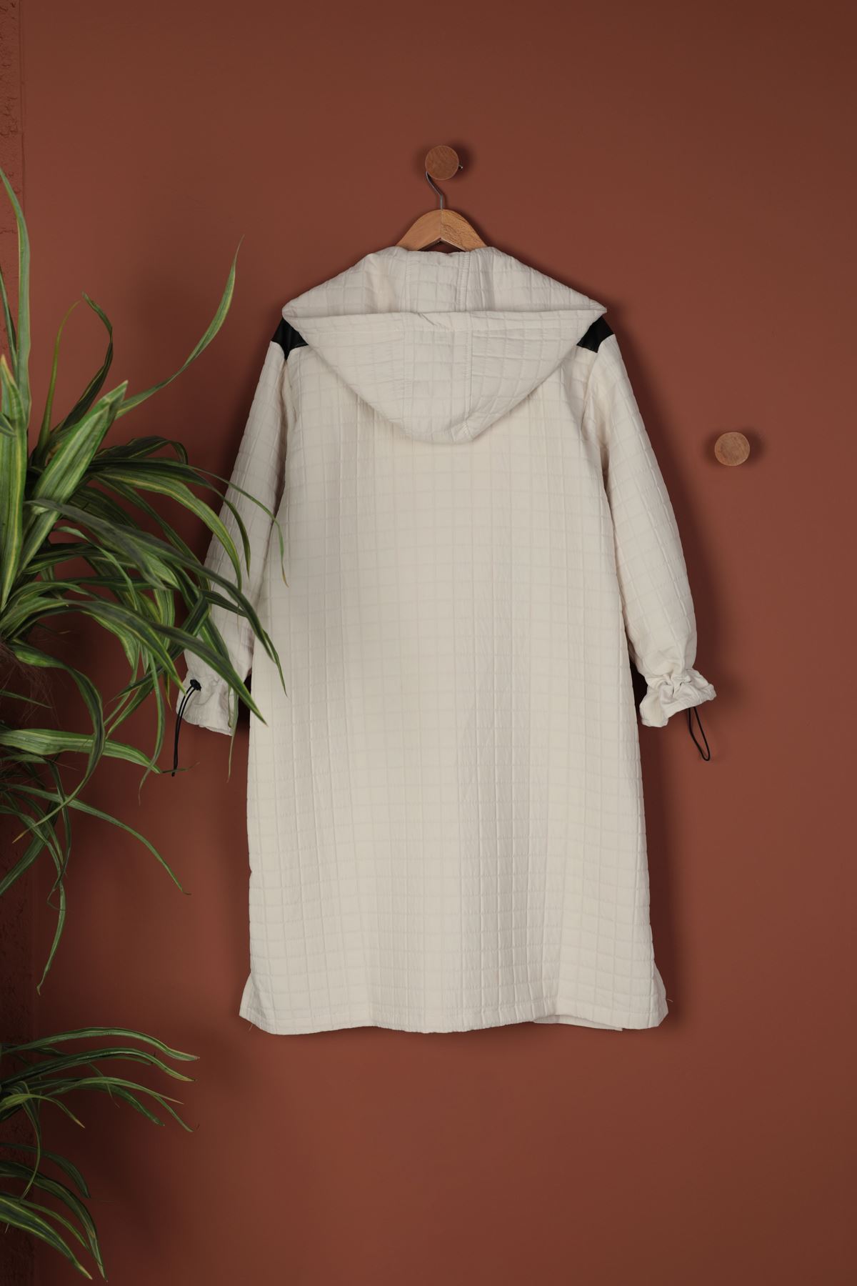 Deri Kumaş Garni Detay Jakar Kadın Trençkot-Bej - Görsel 3