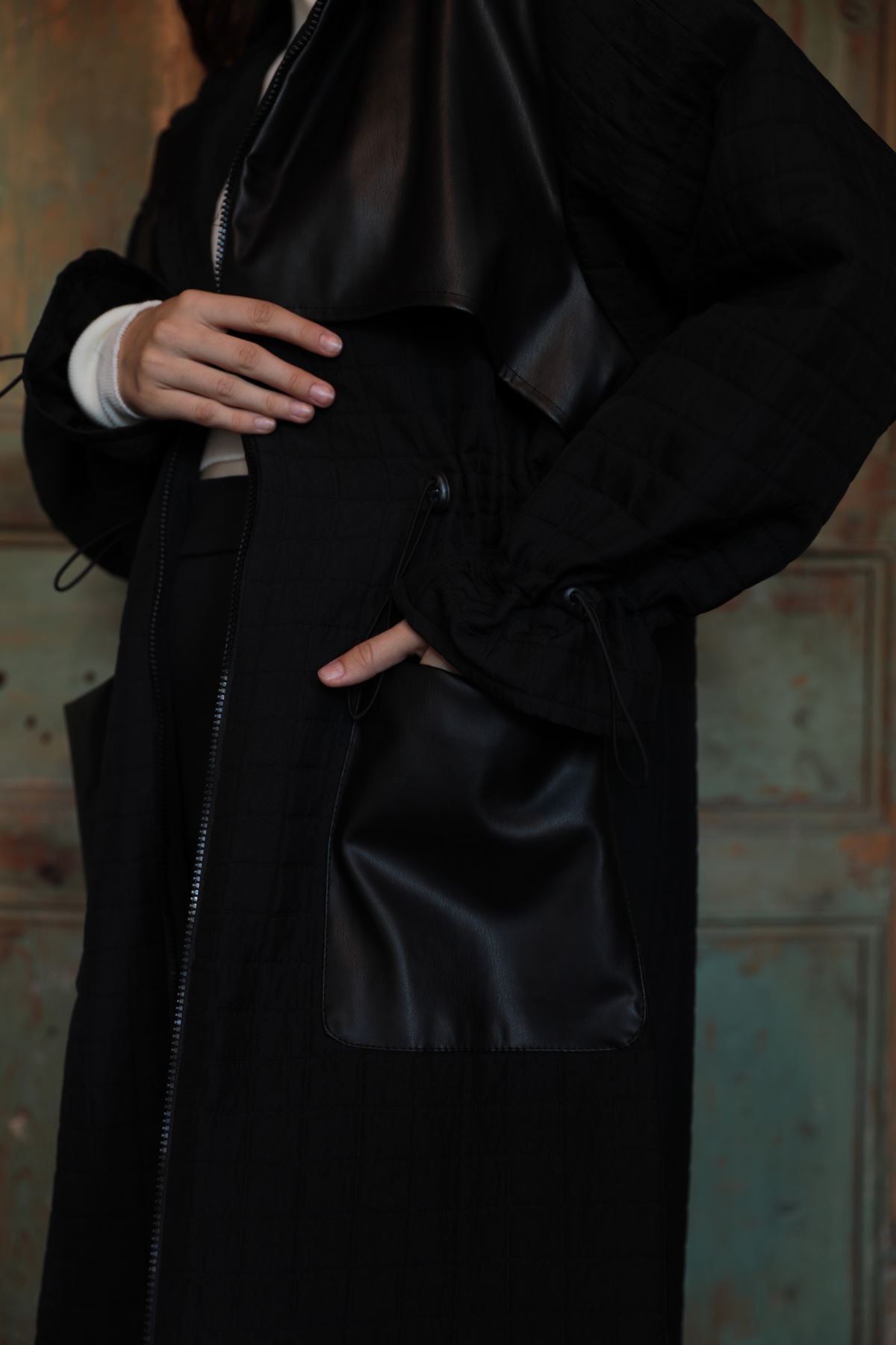 Deri Kumaş Garni Detay Jakar Kadın Trençkot-Siyah - Görsel 2