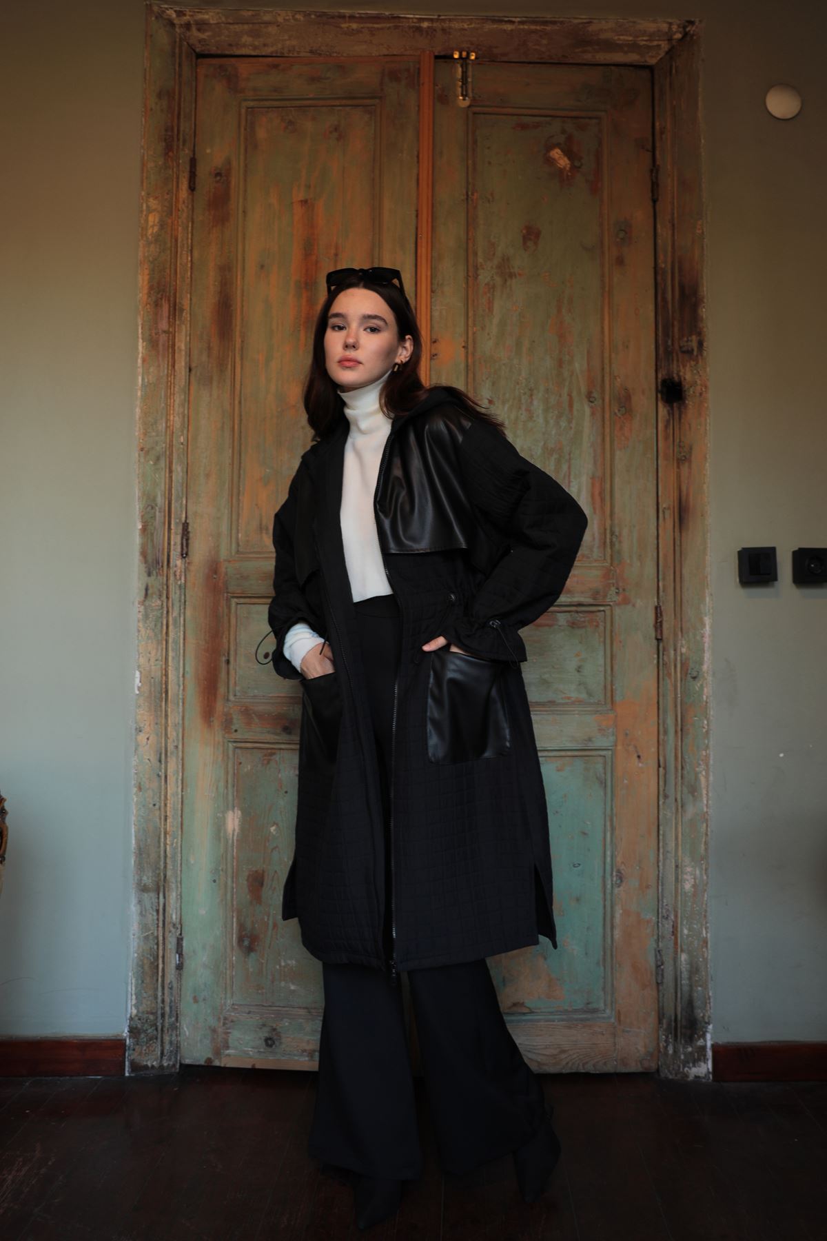 Deri Kumaş Garni Detay Jakar Kadın Trençkot-Siyah - Görsel 6