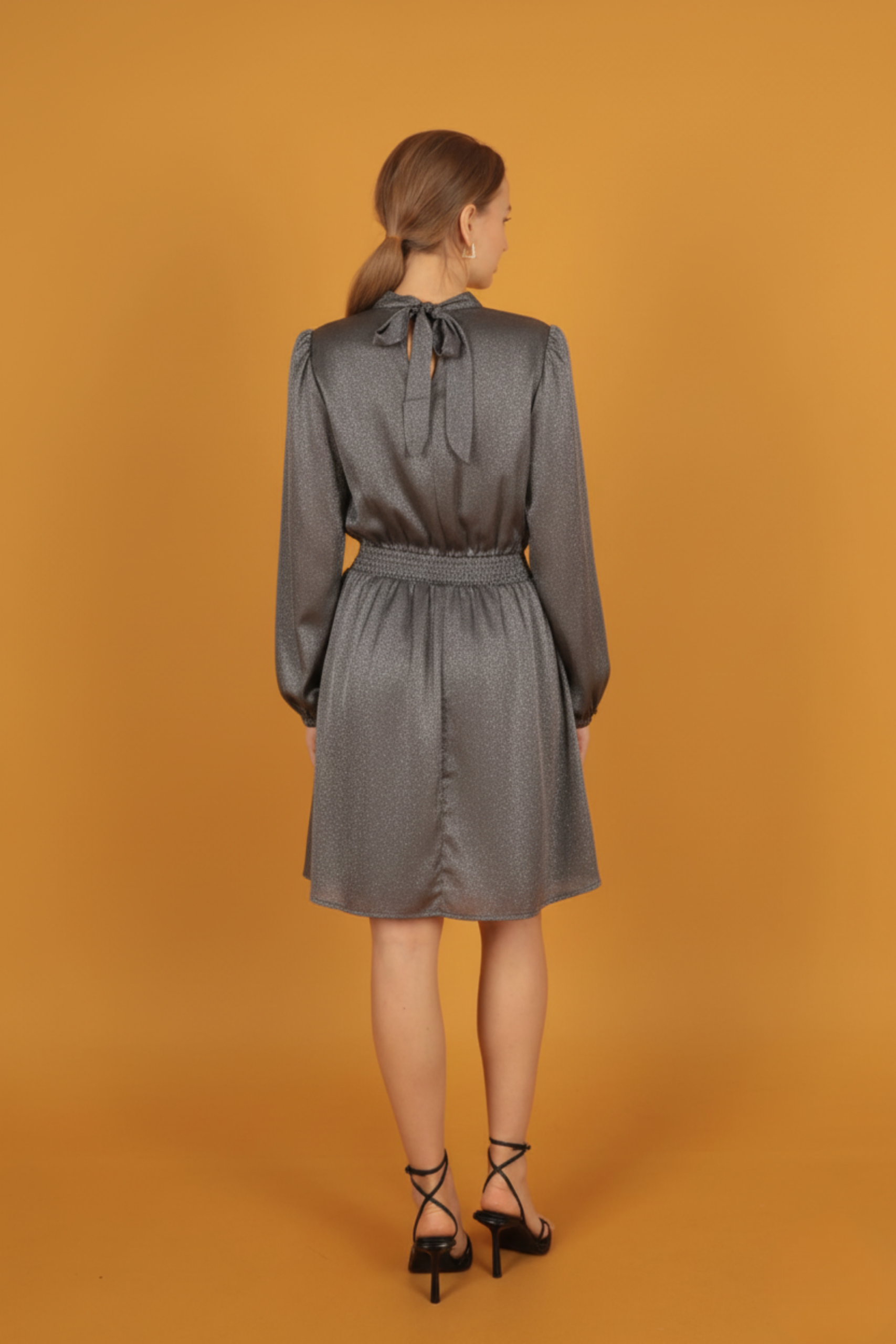 Simli Saten Büzgü Detay Elbise-Gri - Görsel 4