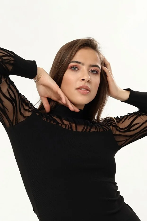 Kadın Kollar Flog Baskılı Tül Detaylı Bluz - Görsel 5