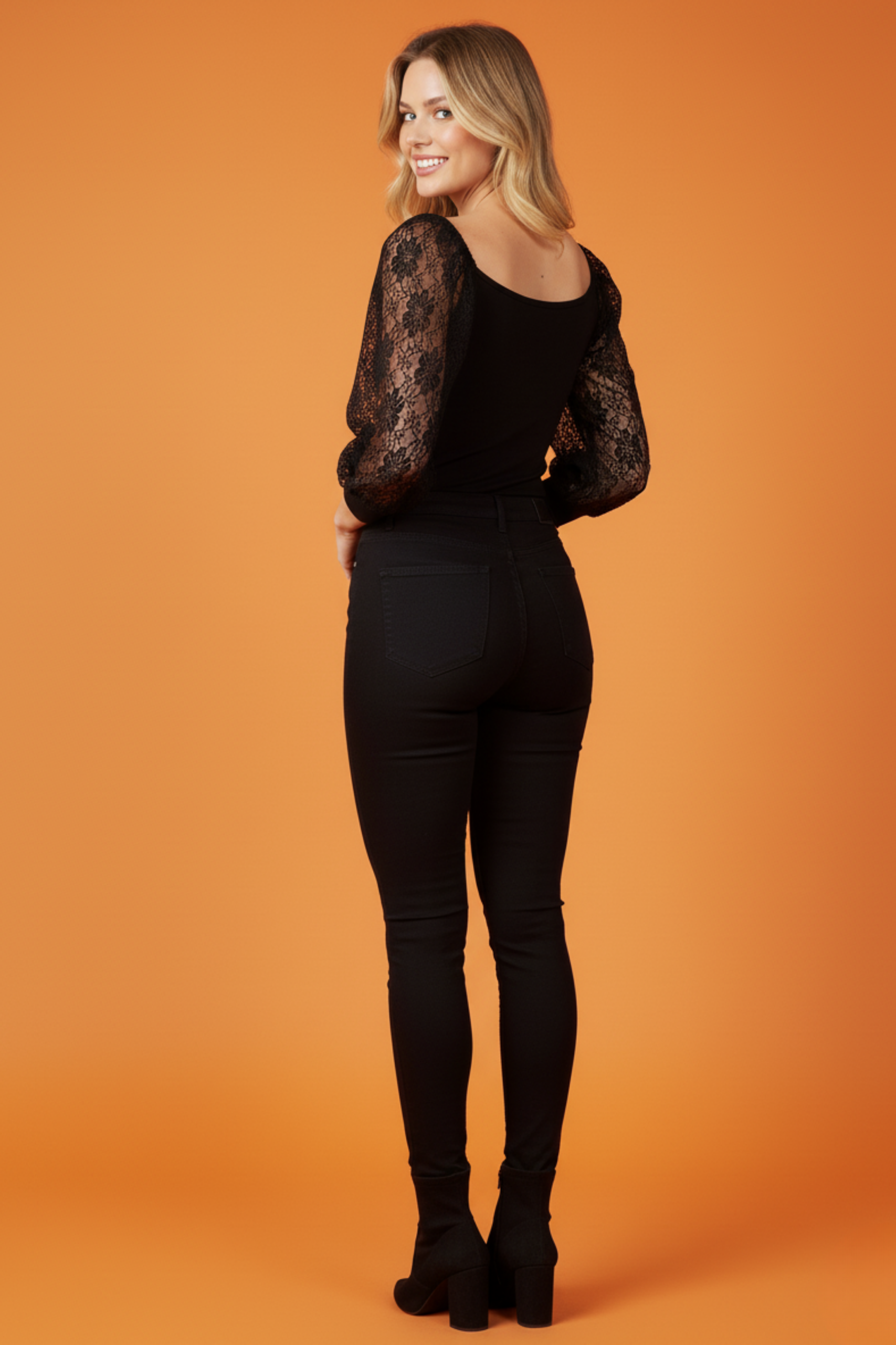 V Yaka Büzgülü Dantel Balon Kol Siyah Viskon Bluz - Görsel 5