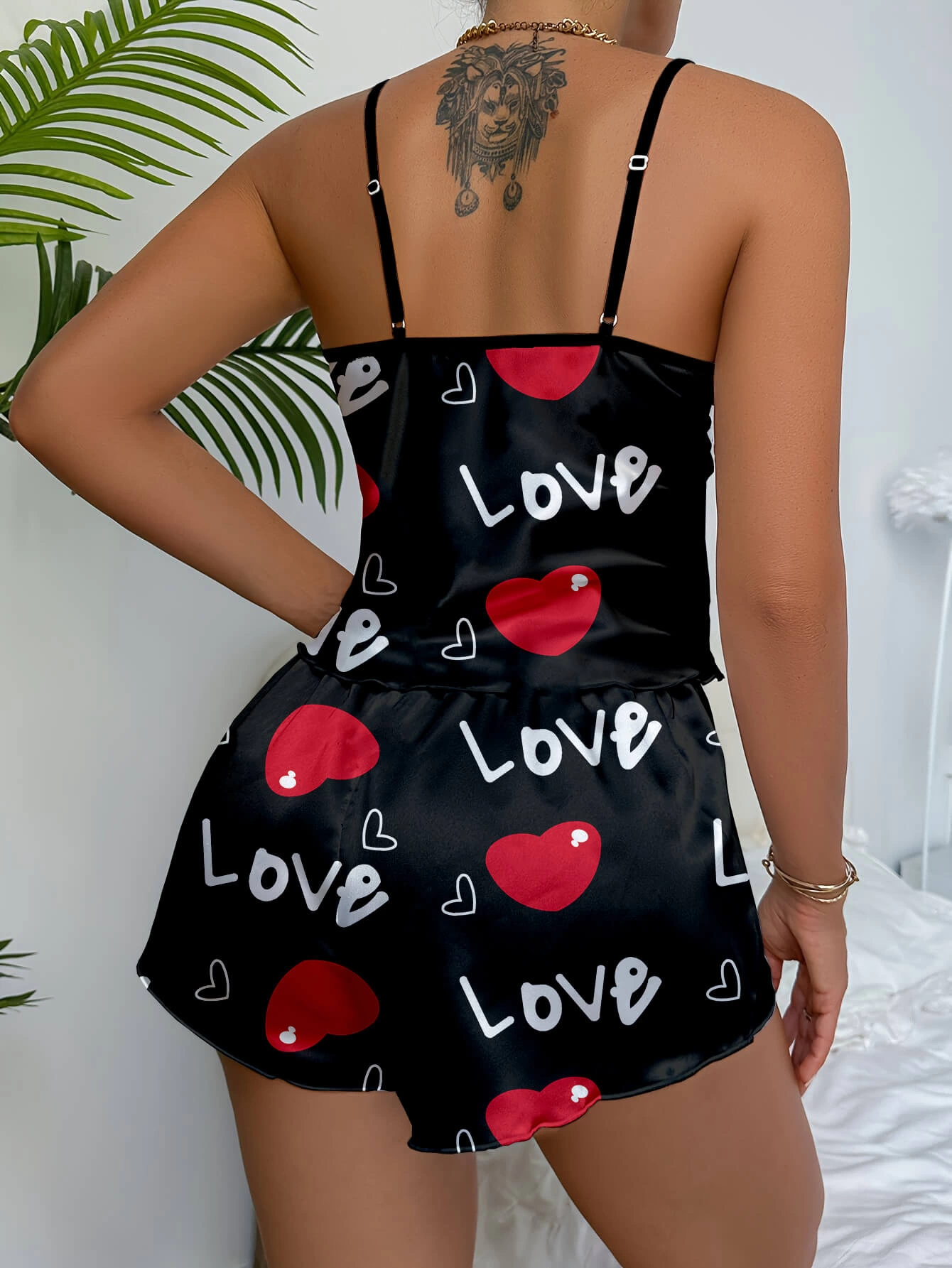 Aşk Temalı Kalp Desenli Siyah Saten Şortlu Gecelik Takım - Görsel 2