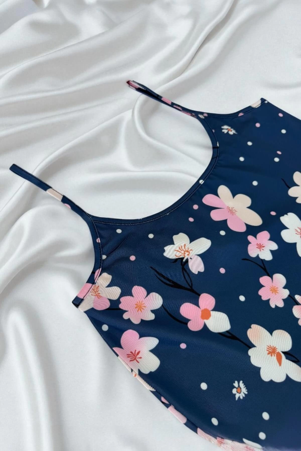 Çiçek Desenli Mavi Askılı Gecelik - Görsel 3