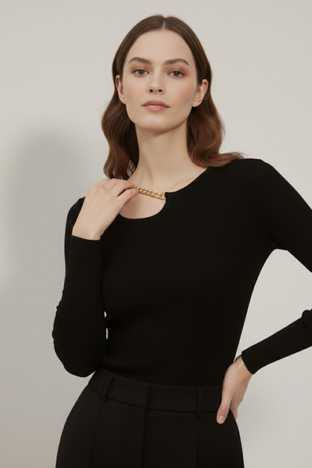 Kadın Siyah Pamuklu Kaşkorse Zincir Detaylı Pencere Yaka Cut Out Slim Fit Esnek Bluz