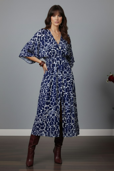 Kadın Lacivert Desenli Bürümcük Kumaş Kruvaze Yaka Yarasa Kol Önden Yırtmaçlı Uzun Midi Elbise