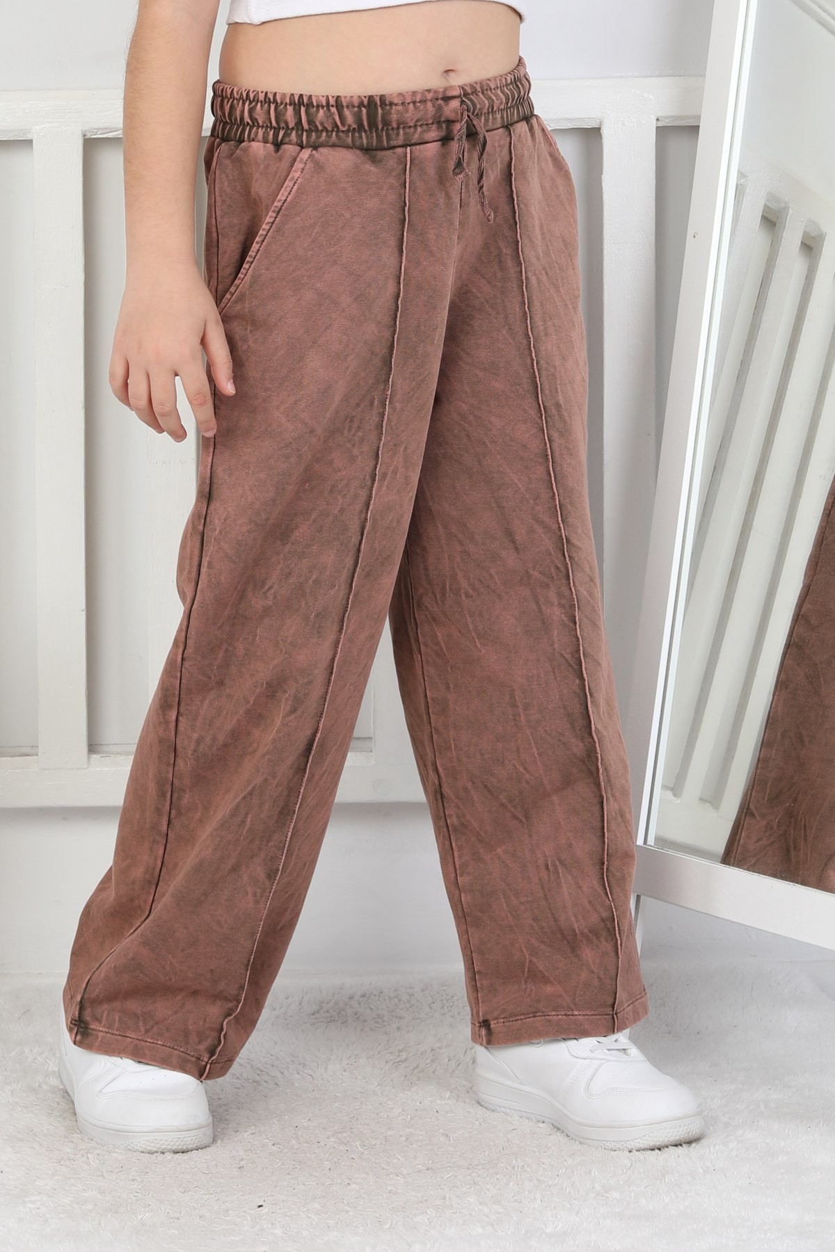 İki İplik Önü Çizgi Detaylı Yıkamalı Kız Çocuk Kahverengi Eşofman Altı 2 İki İplik Önü Çizgi Detaylı Yıkamalı Kız Çocuk Kahverengi Eşofman Altı - Görsel 2