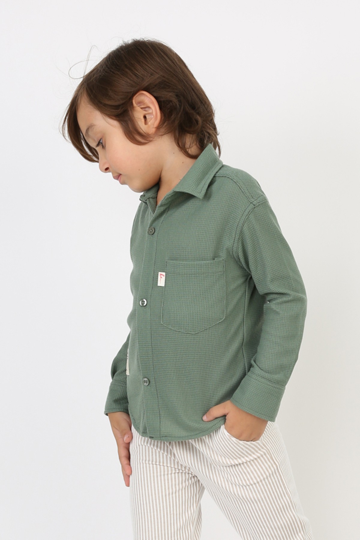 Erkek Çocuk Cepli Waffle Kumaş Likralı Rahat Şık Günlük Gömlek 2 Erkek Çocuk Cepli Waffle Kumaş Likralı Rahat Şık Günlük Gömlek - Görsel 2